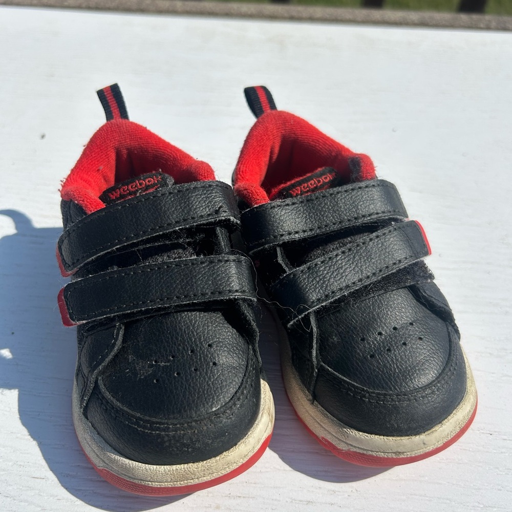 Reebok Toddler Black and Red Sneakers - Picture 1 of 6